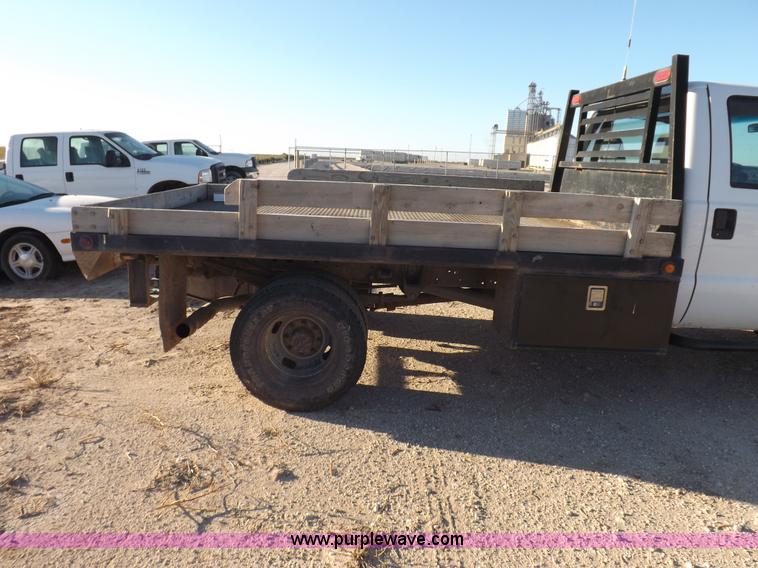 image for item I8425 2007 Ford F350 Super Duty XL flatbed truck