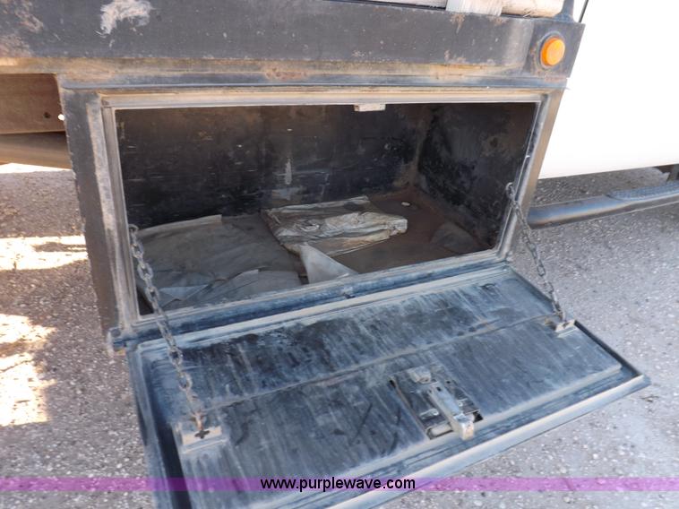 image for item I8425 2007 Ford F350 Super Duty XL flatbed truck