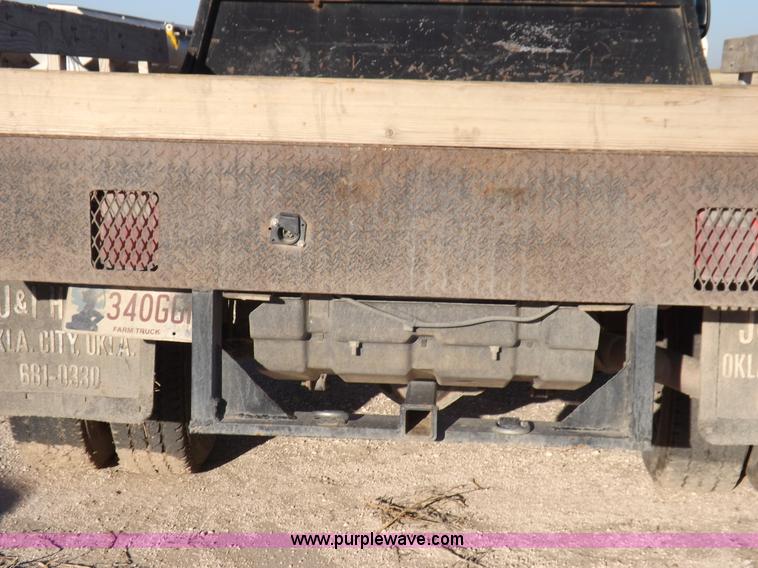 image for item I8425 2007 Ford F350 Super Duty XL flatbed truck