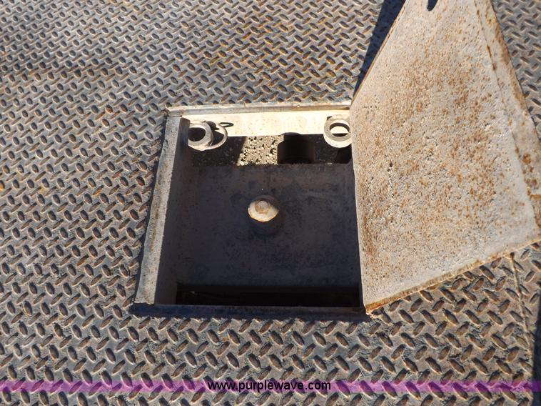 image for item I8425 2007 Ford F350 Super Duty XL flatbed truck