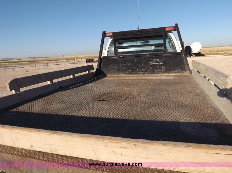 image for item I8425 2007 Ford F350 Super Duty XL flatbed truck
