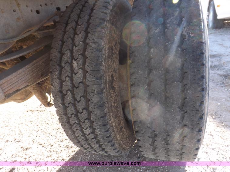 image for item I8425 2007 Ford F350 Super Duty XL flatbed truck