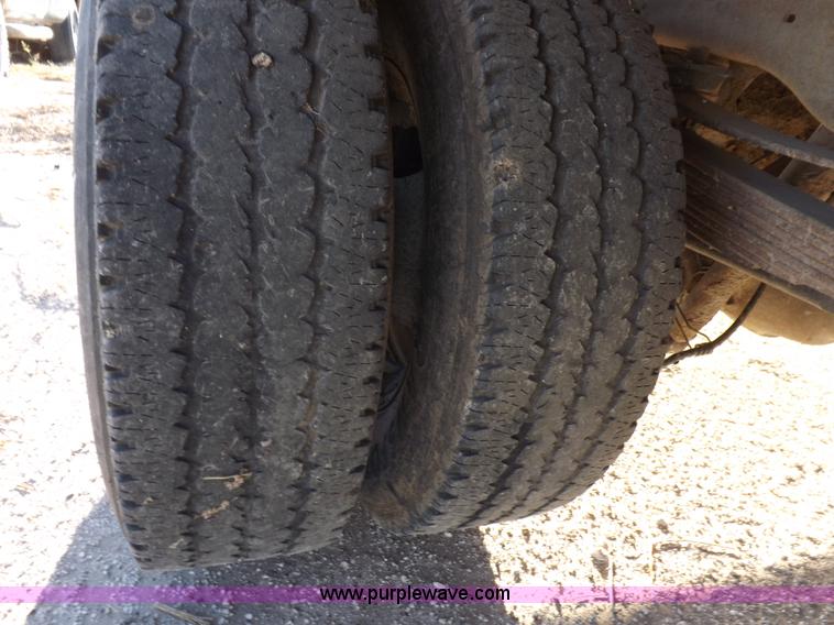 image for item I8425 2007 Ford F350 Super Duty XL flatbed truck