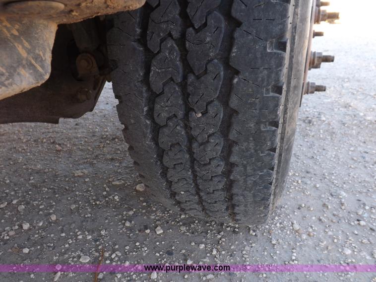 image for item I8425 2007 Ford F350 Super Duty XL flatbed truck