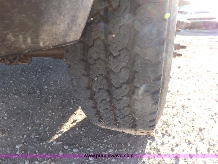 image for item I8425 2007 Ford F350 Super Duty XL flatbed truck