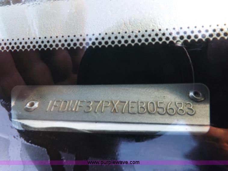 image for item I8425 2007 Ford F350 Super Duty XL flatbed truck