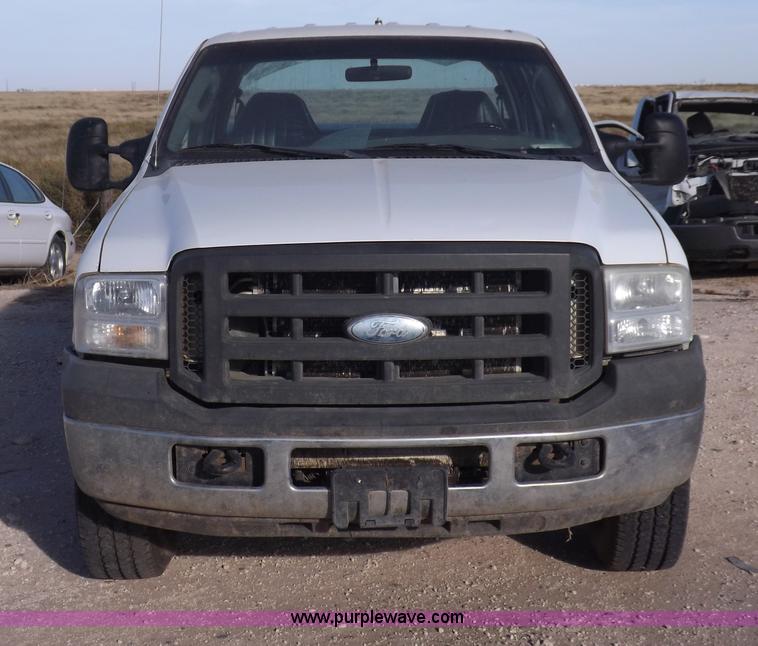 image for item I8427 2005 Ford F250 Super Duty XL Crew Cab pickup truck