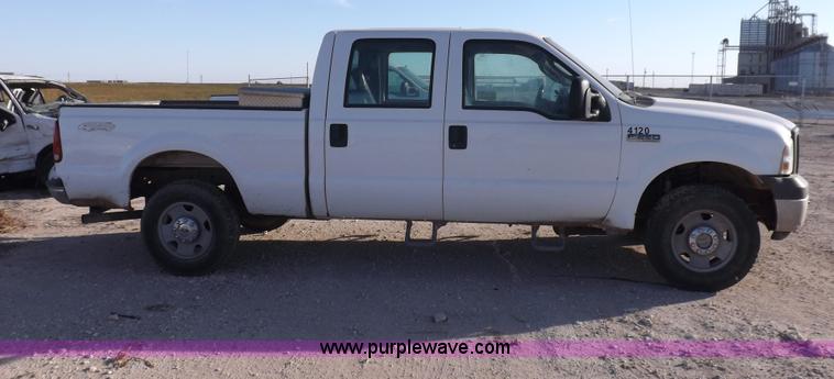 image for item I8427 2005 Ford F250 Super Duty XL Crew Cab pickup truck