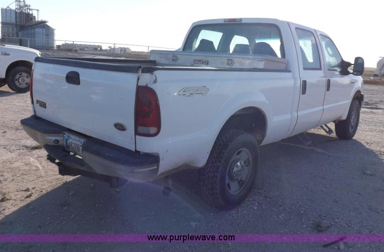 image for item I8427 2005 Ford F250 Super Duty XL Crew Cab pickup truck