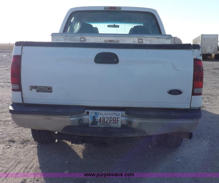image for item I8427 2005 Ford F250 Super Duty XL Crew Cab pickup truck