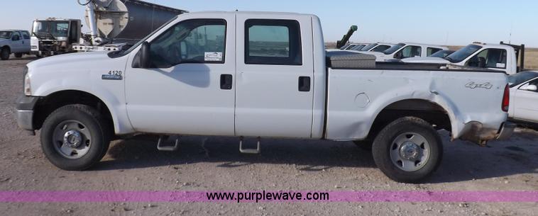 image for item I8427 2005 Ford F250 Super Duty XL Crew Cab pickup truck