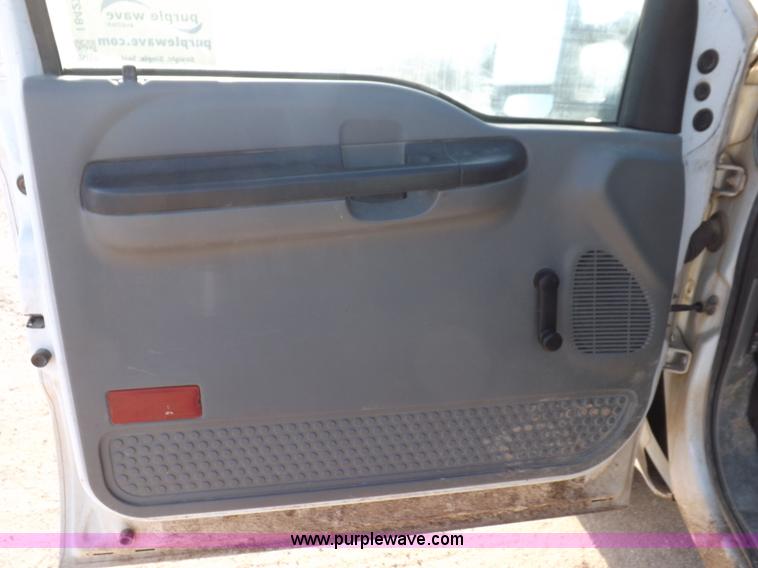 image for item I8427 2005 Ford F250 Super Duty XL Crew Cab pickup truck