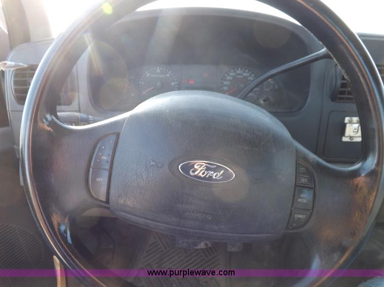 image for item I8427 2005 Ford F250 Super Duty XL Crew Cab pickup truck