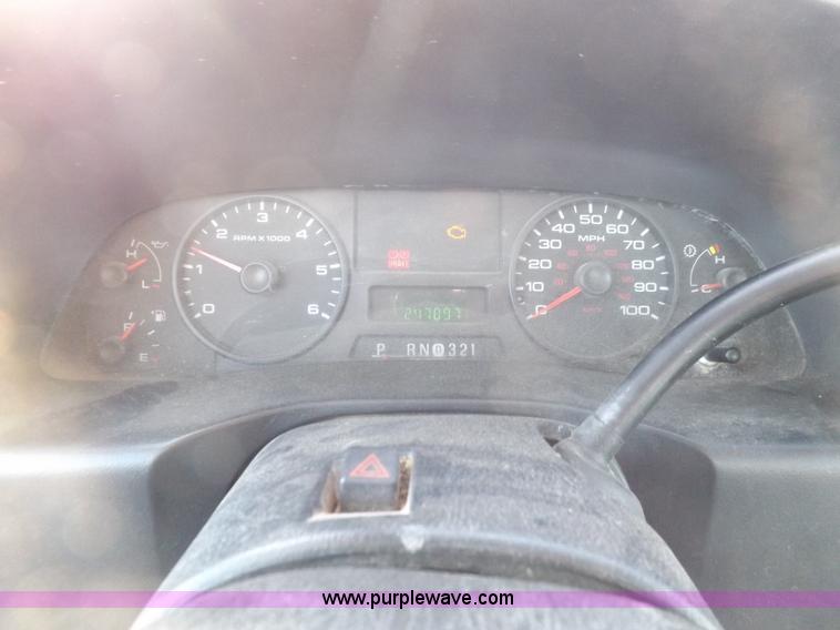 image for item I8427 2005 Ford F250 Super Duty XL Crew Cab pickup truck