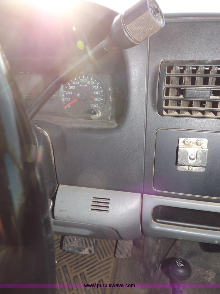 image for item I8427 2005 Ford F250 Super Duty XL Crew Cab pickup truck