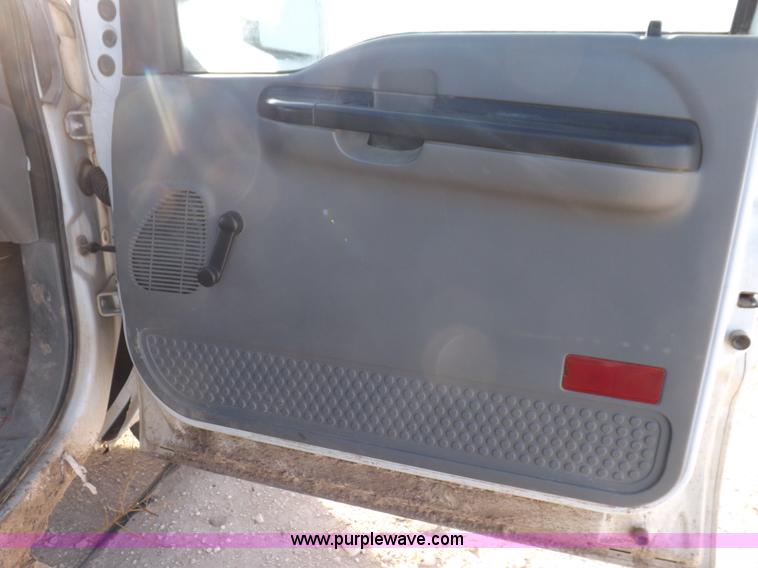 image for item I8427 2005 Ford F250 Super Duty XL Crew Cab pickup truck