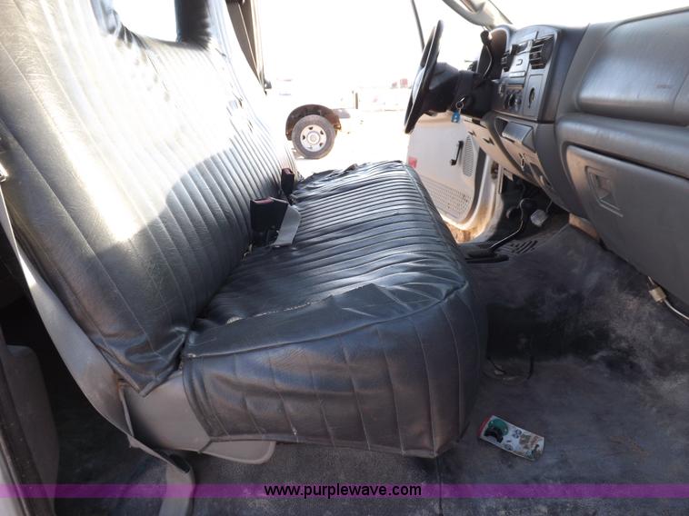 image for item I8427 2005 Ford F250 Super Duty XL Crew Cab pickup truck