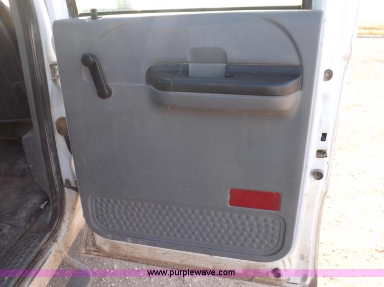 image for item I8427 2005 Ford F250 Super Duty XL Crew Cab pickup truck