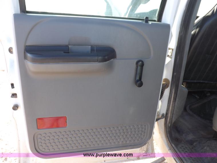 image for item I8427 2005 Ford F250 Super Duty XL Crew Cab pickup truck