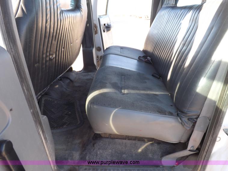 image for item I8427 2005 Ford F250 Super Duty XL Crew Cab pickup truck