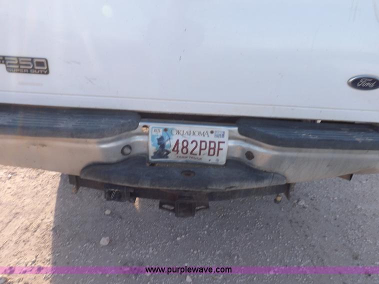 image for item I8427 2005 Ford F250 Super Duty XL Crew Cab pickup truck