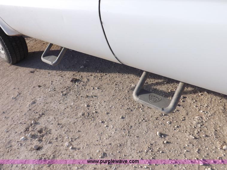 image for item I8427 2005 Ford F250 Super Duty XL Crew Cab pickup truck