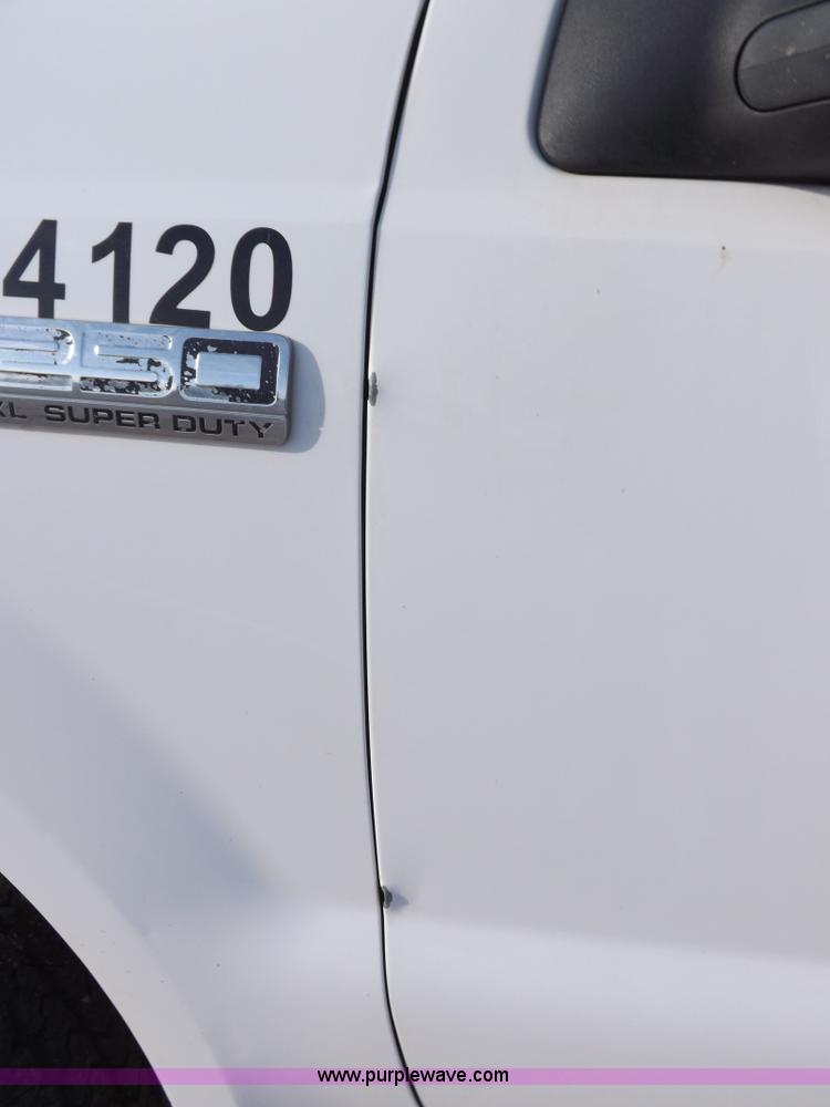 image for item I8427 2005 Ford F250 Super Duty XL Crew Cab pickup truck