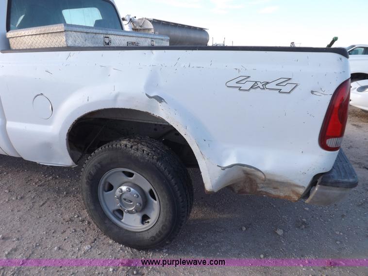 image for item I8427 2005 Ford F250 Super Duty XL Crew Cab pickup truck