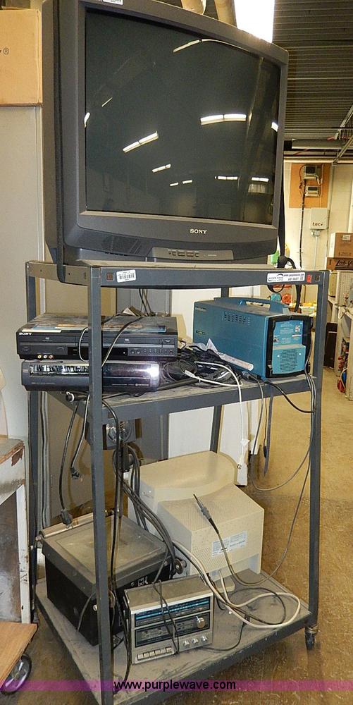 image for item AP9887 Assorted electronics