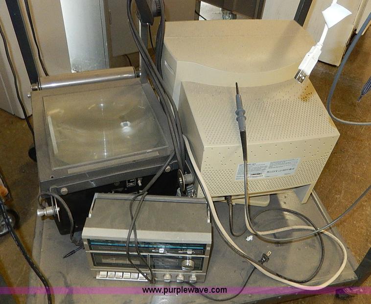 image for item AP9887 Assorted electronics