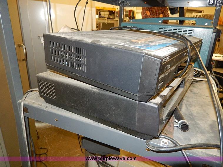 image for item AP9887 Assorted electronics