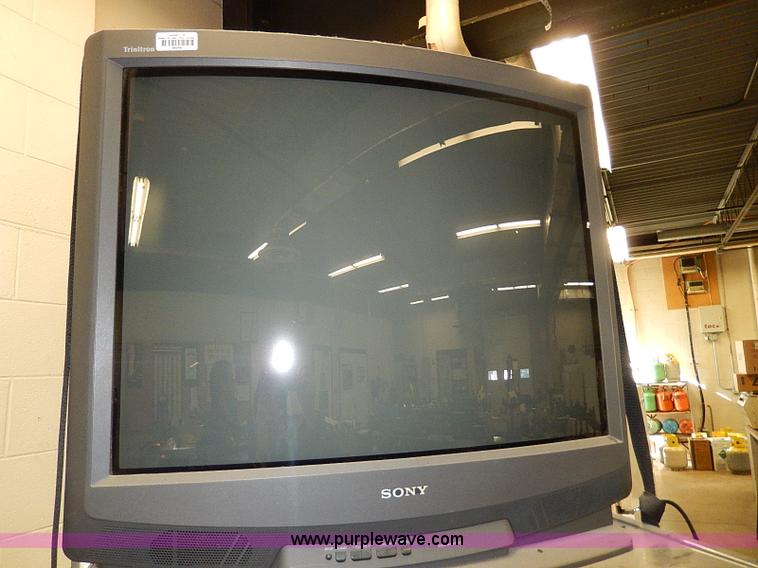 image for item AP9887 Assorted electronics