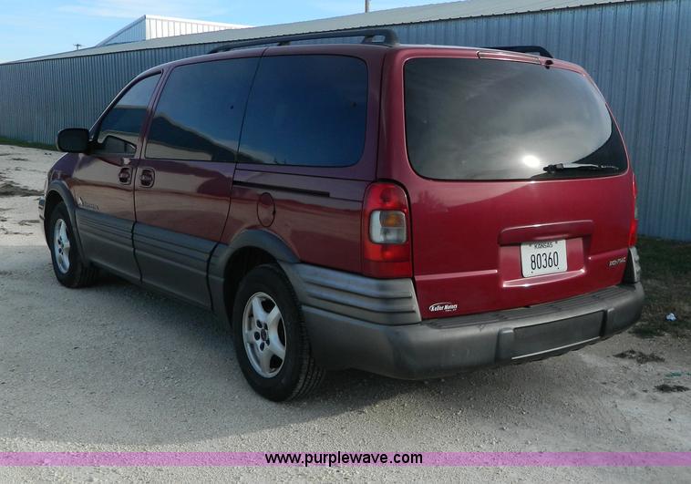 image for item AQ9998 2005 Pontiac Montana van