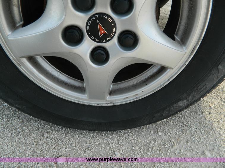 image for item AQ9998 2005 Pontiac Montana van