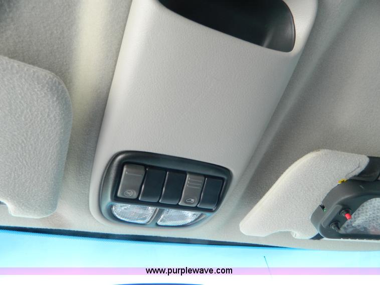 image for item AQ9998 2005 Pontiac Montana van