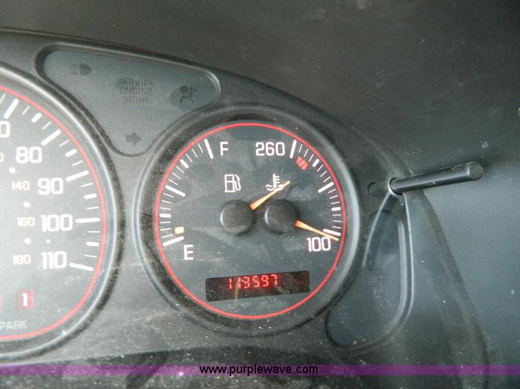 image for item AQ9998 2005 Pontiac Montana van