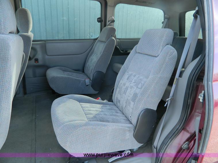 image for item AQ9998 2005 Pontiac Montana van