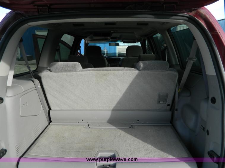 image for item AQ9998 2005 Pontiac Montana van