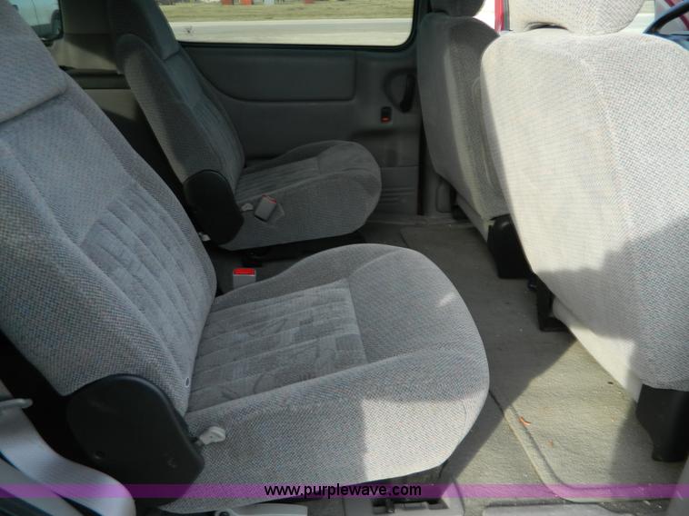 image for item AQ9998 2005 Pontiac Montana van