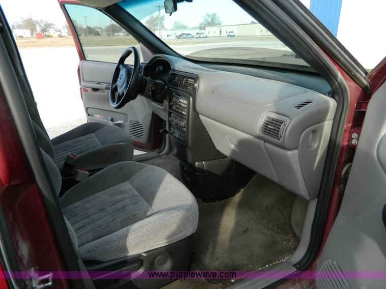 image for item AQ9998 2005 Pontiac Montana van