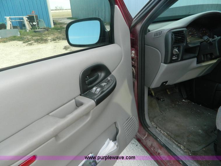 image for item AQ9998 2005 Pontiac Montana van