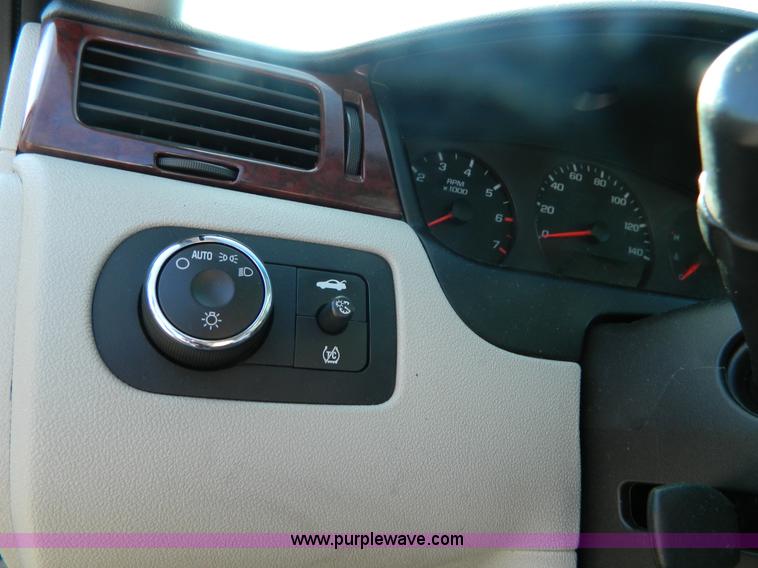 image for item AZ9016 2006 Chevrolet Impala LS