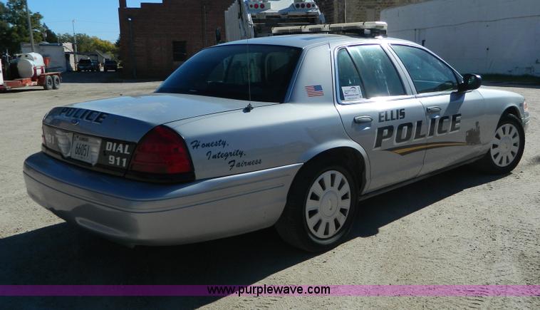 image for item D6048 2007 Ford Crown Victoria Police Interceptor