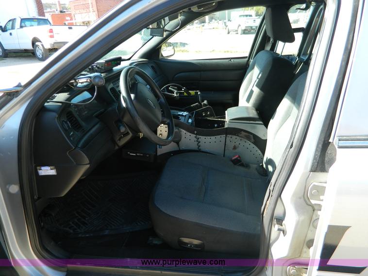 image for item D6048 2007 Ford Crown Victoria Police Interceptor