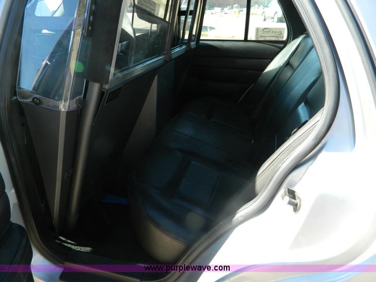 image for item D6048 2007 Ford Crown Victoria Police Interceptor