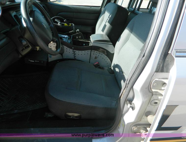 image for item D6048 2007 Ford Crown Victoria Police Interceptor