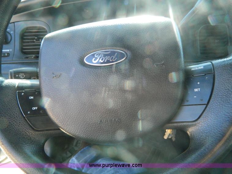 image for item D6048 2007 Ford Crown Victoria Police Interceptor