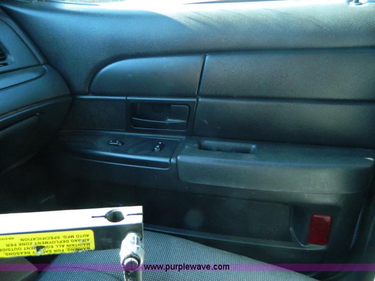 image for item D6048 2007 Ford Crown Victoria Police Interceptor