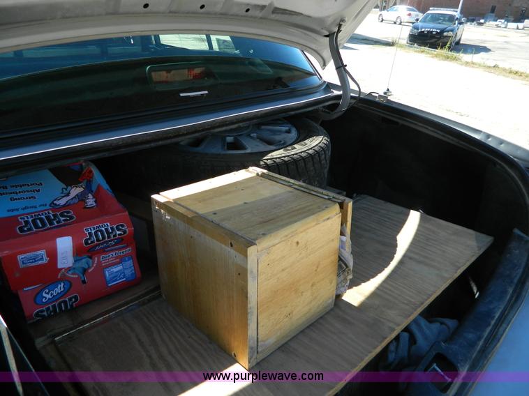 image for item D6048 2007 Ford Crown Victoria Police Interceptor