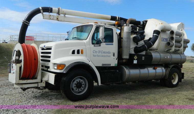 image for item D6068 1997 Ford L8501 Louisville 101 sewer cleaning truck